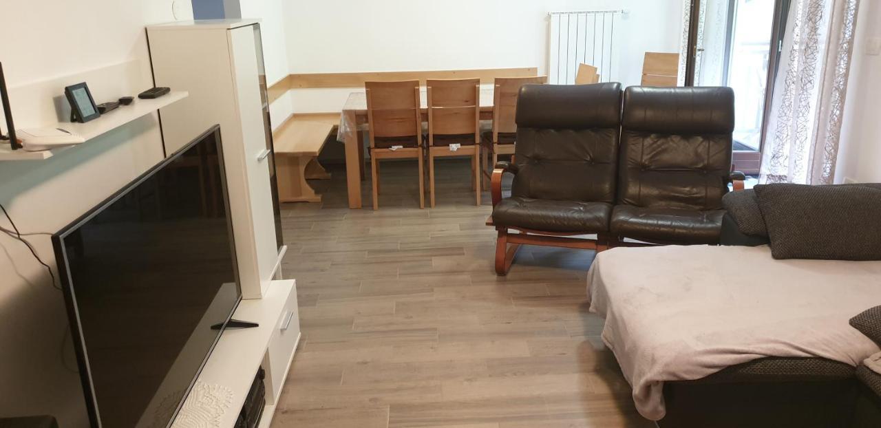 Apartmaji Vitez Apartma 2 โบเว็ก ภายนอก รูปภาพ